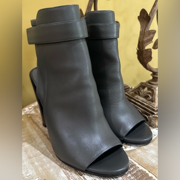 EUC Vince “Bringham” Heeled Sandal Booties in Grey. Near New Condition. Size 8 - Picture 3 of 9